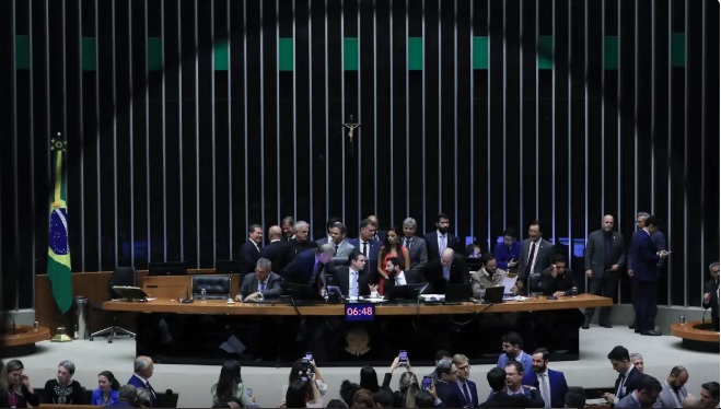Guaicurus News - Câmara aprova urgência para PL que proíbe desconto automático no INSS