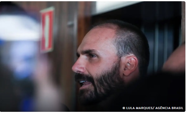 Guaicurus News - Moraes determina bloqueio de bens e contas de Eduardo Bolsonaro