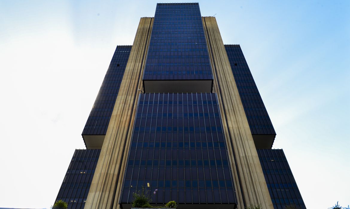 Guaicurus News - Mercado financeiro reduz previsão da inflação para 5,09%
