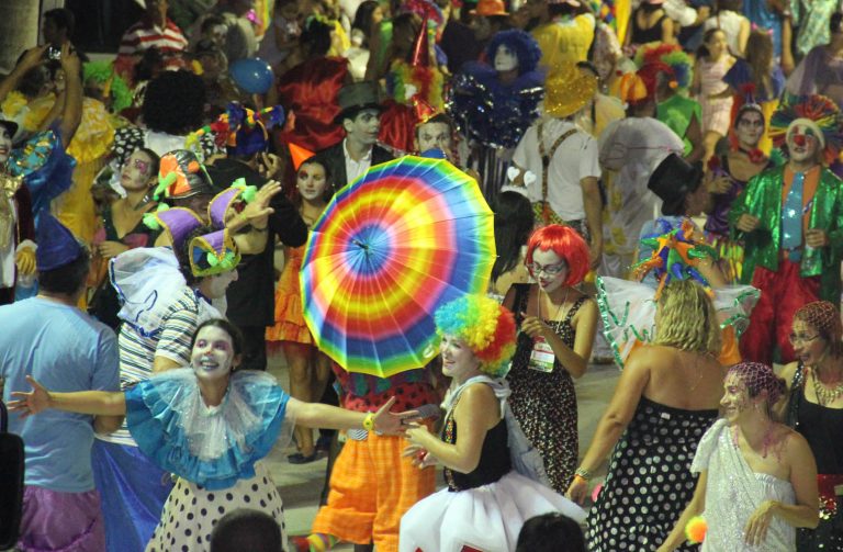 Guaicurus News - Folia segura: conheça a prevenção combinada contra ISTs, HIV e hepatites em MS