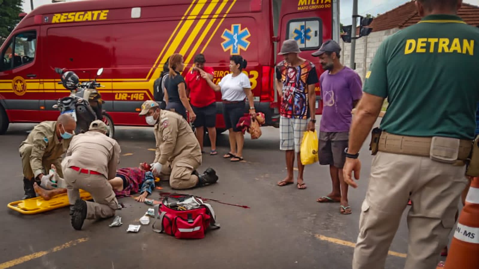 Guaicurus News - Idosa fica gravemente ferida ao ser atropelada por moto na Euller de Azevedo