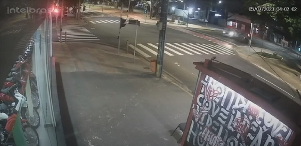 Guaicurus News - Vídeo: câmera flagrou acidente que matou motociclista na Afonso Pena
